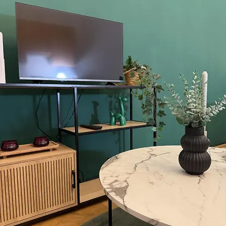 Cozy - 5 Min From Main Station Апартаменты
