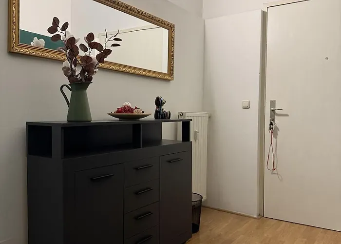 Lägenhet Cozy - 5 Min From Main Station *